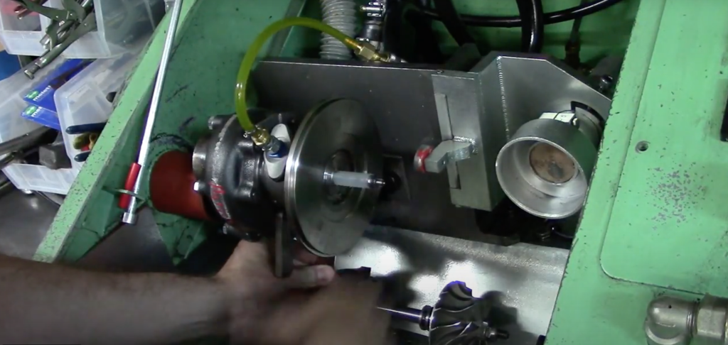 Turbocompresor cu scurgeri